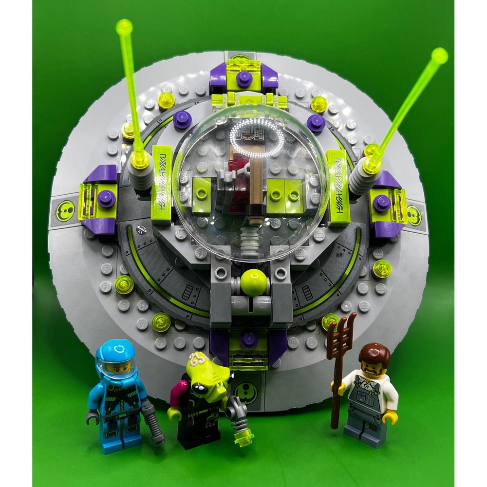 LEGO Alien Conquest UFO Abduction 7052 Space Saucer with 3 Minifigures Farmer